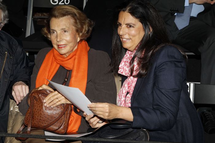 Liliane et sa fille Françoise Bettencourt-Meyer en 2012 à la fashion week / Getty Images