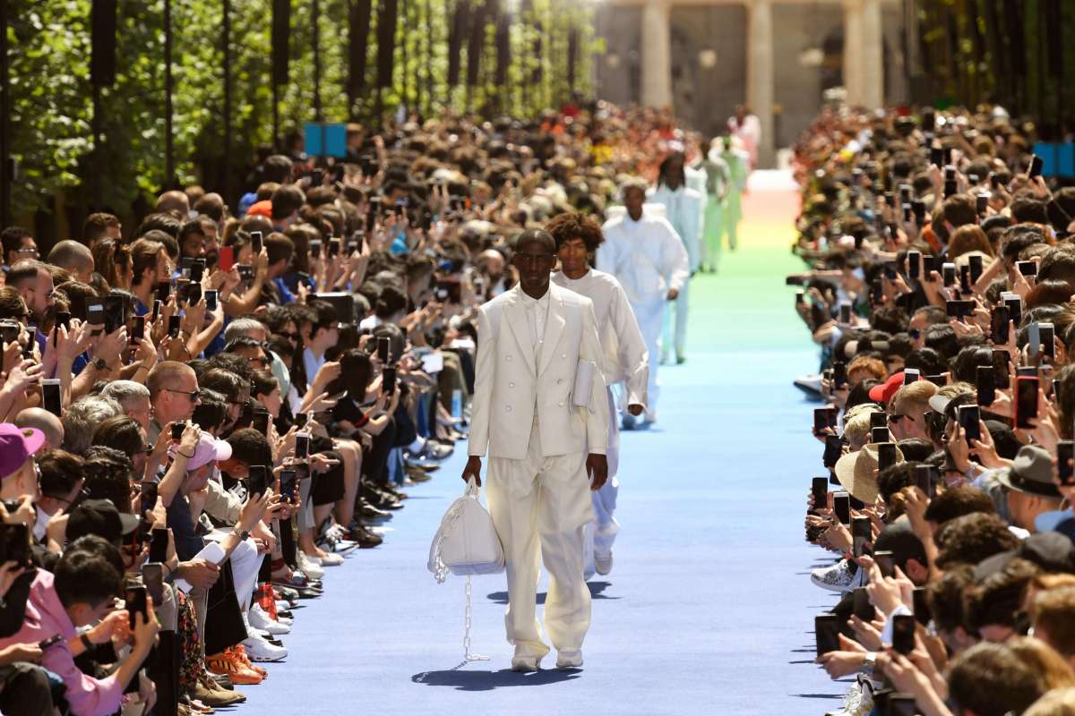 Sold at Auction: Louis Vuitton, Virgil Abloh, porte-monnaie, défilé Homme  printemps-été 2022