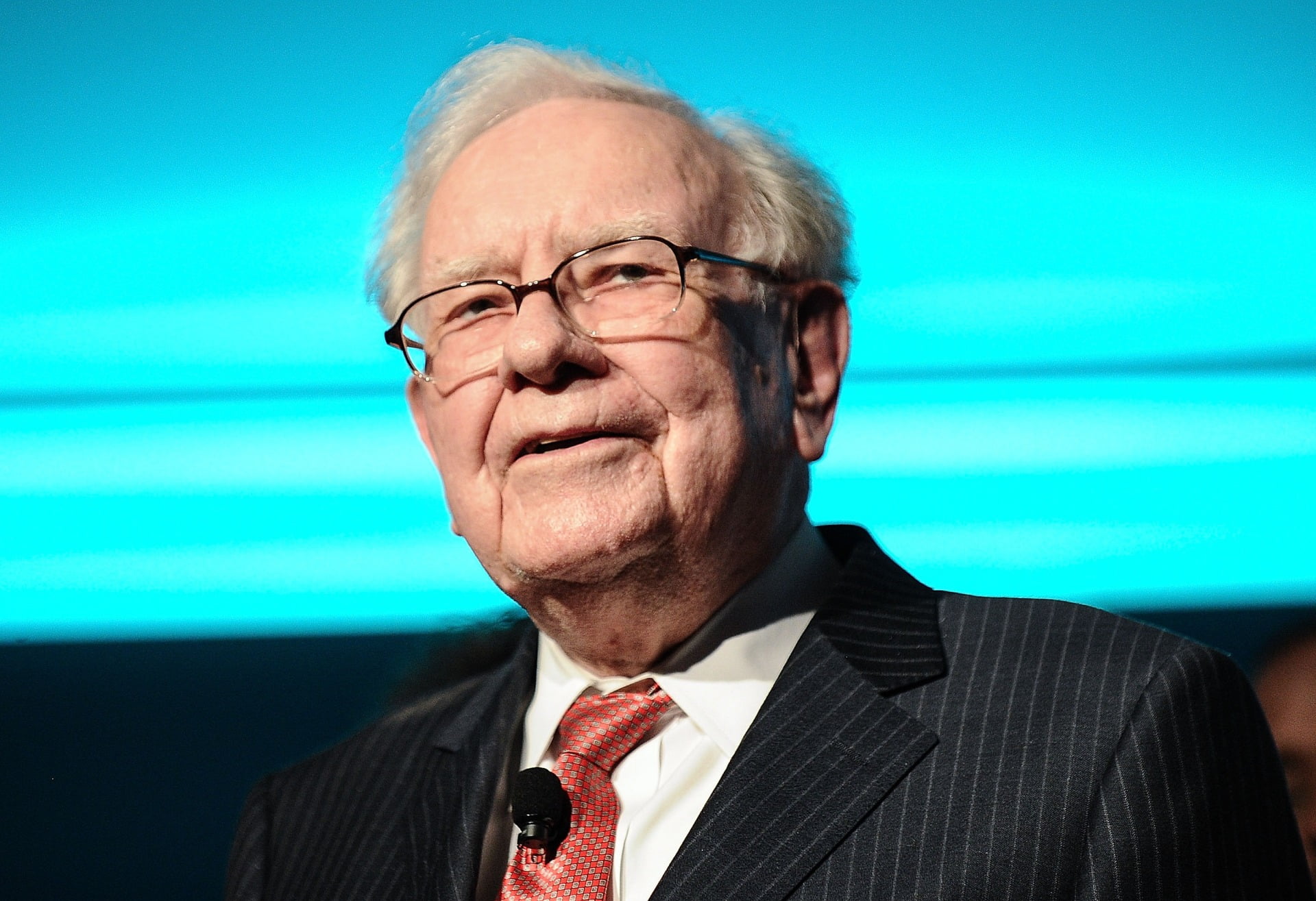 Investir comme Warren Buffett : 5 actions à acheter et conserver en 2025