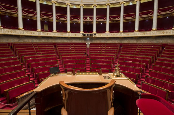 Photo de l'Assemblée nationale vide, prise du perchoir.